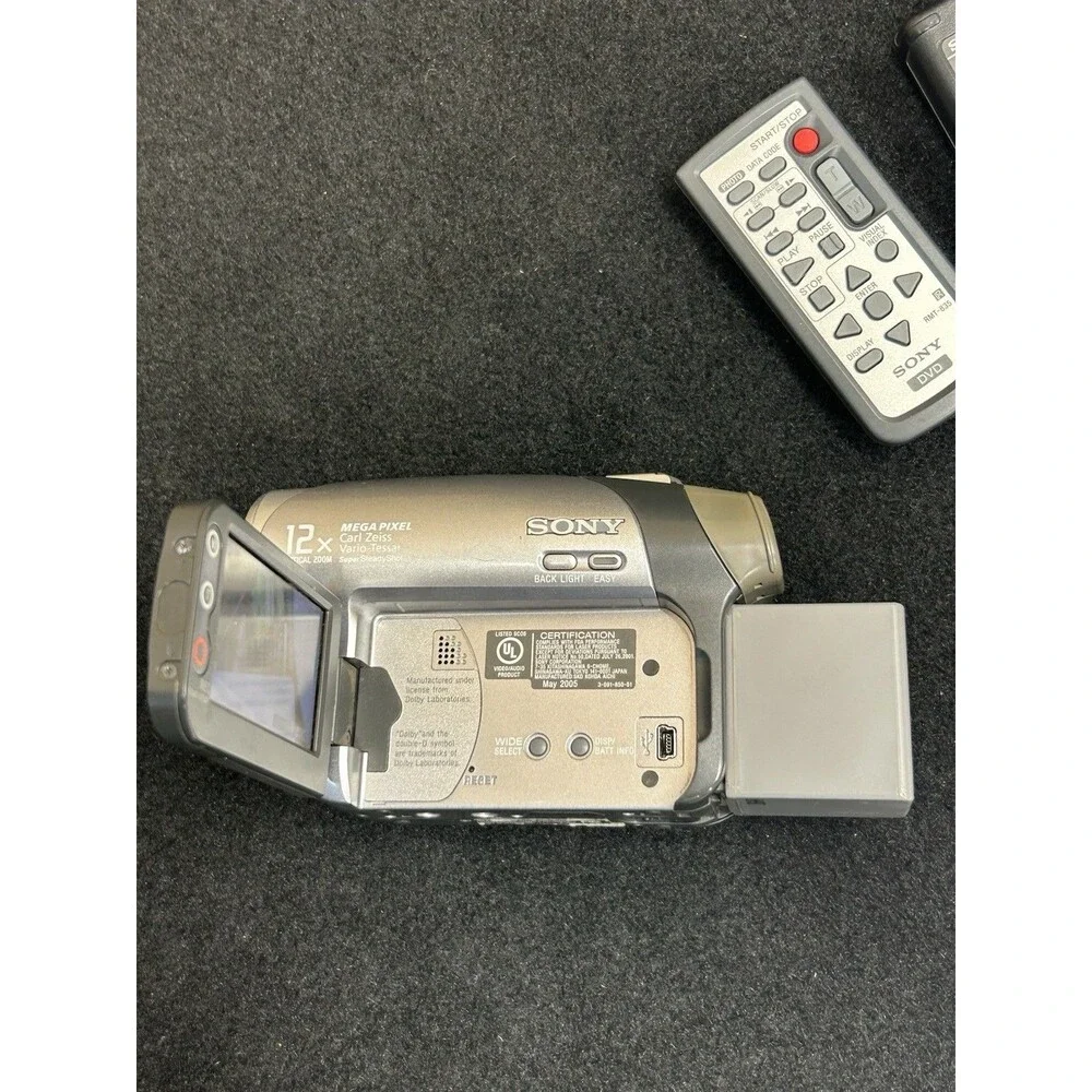 Sony Handycam DCR-DVD 203 DVD Camcorder 12x Optical Zoom with Accesories B-17